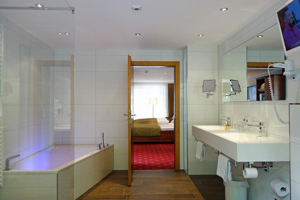 Naturhotel Ruegers Forstgut Меспелбрун Стая снимка
